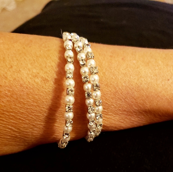 Pearl costume bracelet - Picture 1 of 3